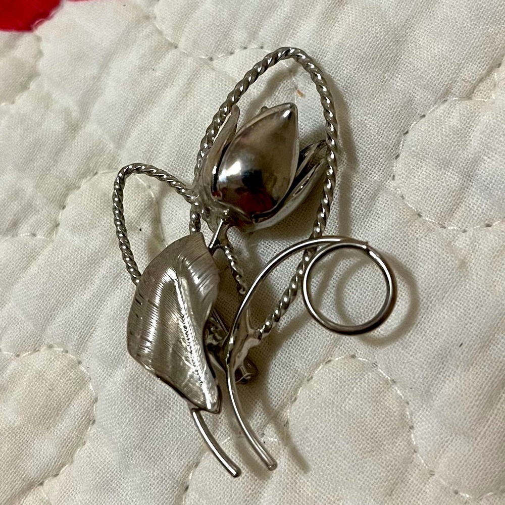 VTG Elegant Silver Tulip Brooch Pin - Silver Tone - EXCELLENT CONDITION EUC